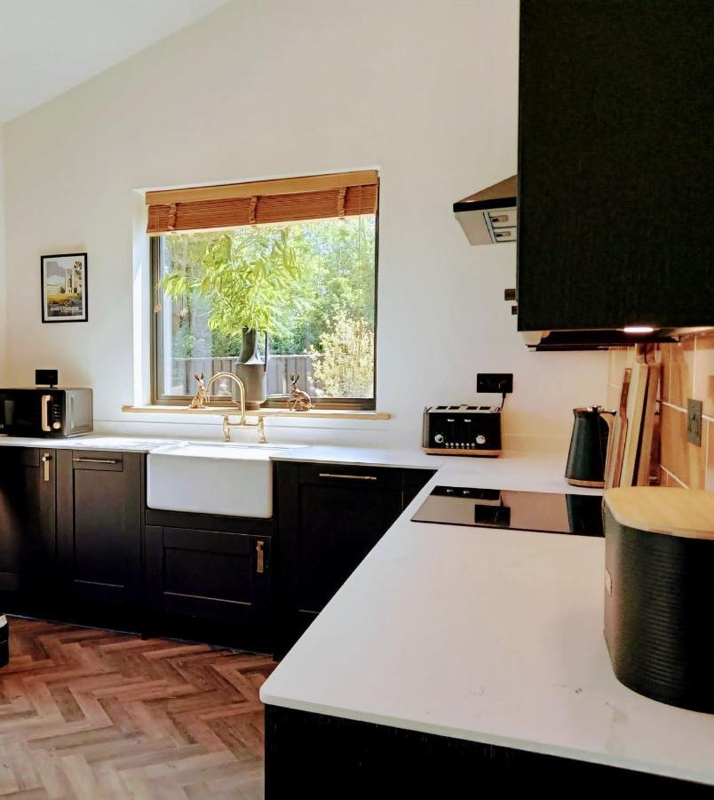 Finest Retreats - Blackbarn Wood Balsham Bagian luar foto