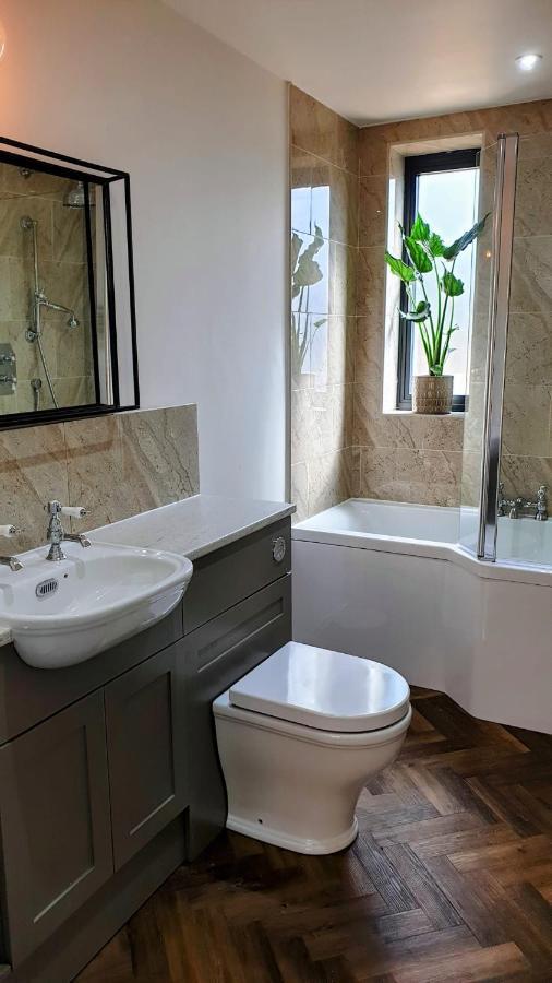 Finest Retreats - Blackbarn Wood Balsham Bagian luar foto